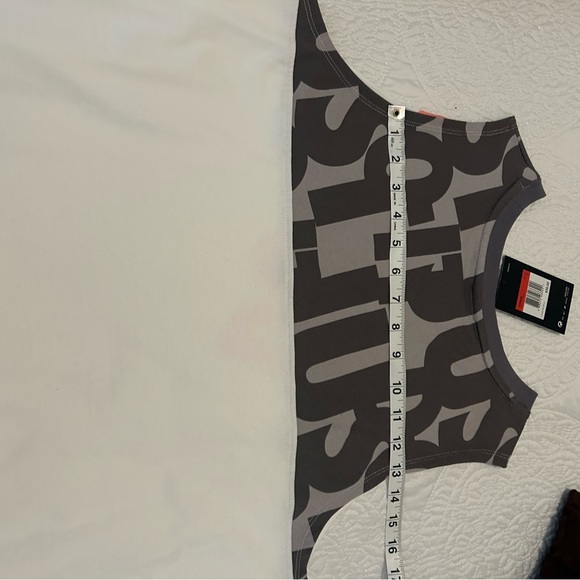 New Nike women’s top - Picture 10 of 10